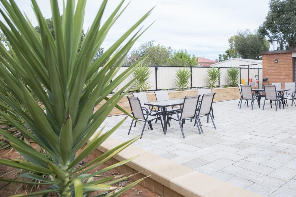 Charleville Motel מראה חיצוני תמונה