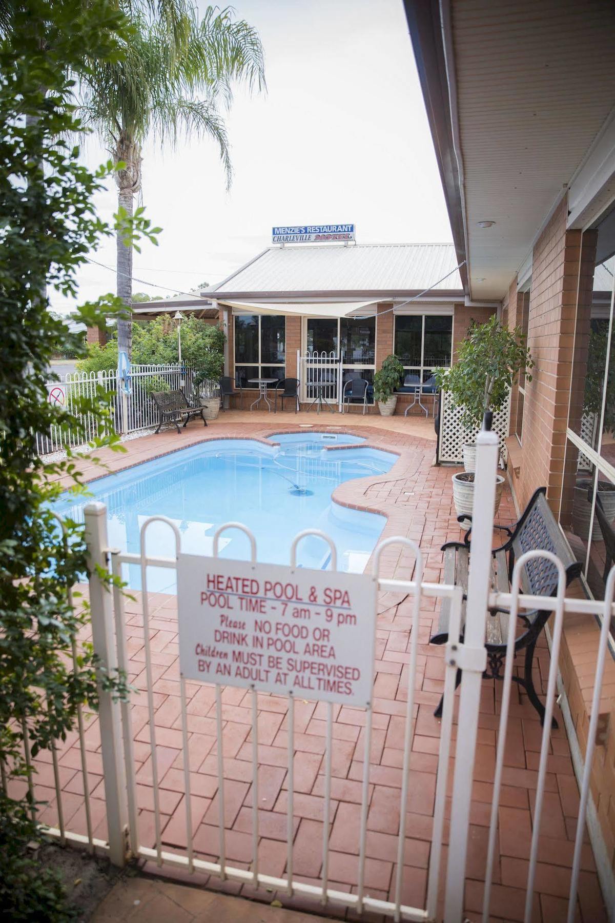 Charleville Motel מראה חיצוני תמונה